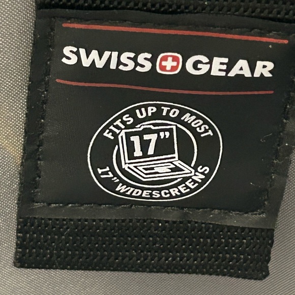 Swiss Gear Granada Business Gear Wheeled Suitcase Laptop Bag Carry On 17” Travel - Picture 9 of 16